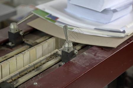 印刷厂印刷品制造专用的专业设备图片